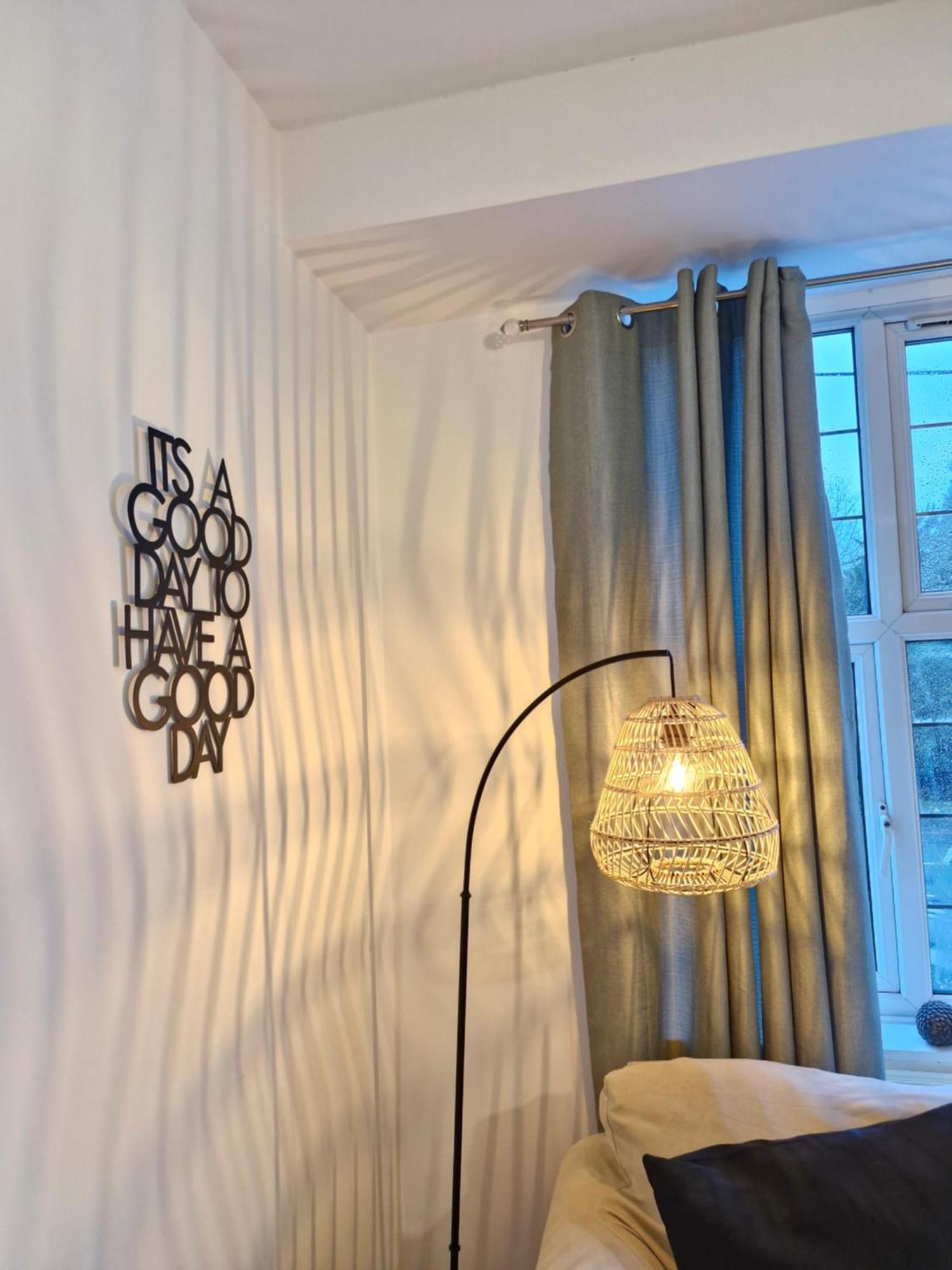 Shm Stays Solihull Hs2 Nec Airport Nr M6 M40 M42 Great For Long & Short Stays 15 Min Walk To Train Station 5 Min Drive To Town Centre Outside Bus Stops & Supermarket Free Parking Exterior photo